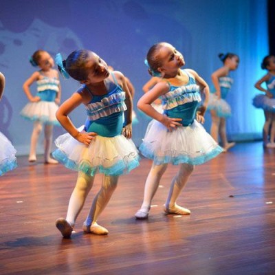 Clases de Ballet clásico al sur de Quito. Escuela de danza clásica y contemporánea. niños y adultos.